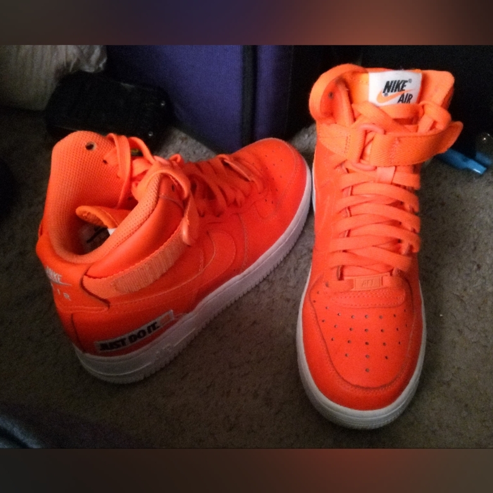 Nike Shoes - 5.5